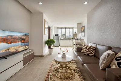 Appartement de deux chambres avec vue sur la ville — Aris Apartment - 343 Phạm Ngũ Lão Bùi Viện City Center